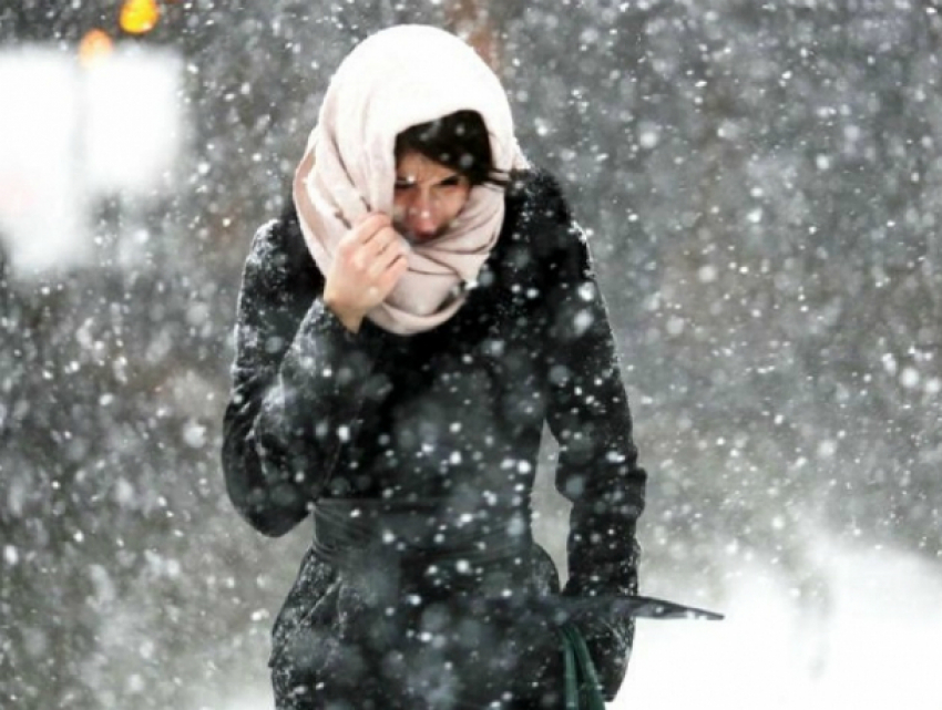 Сильный порывистый ветер со снегом обрушатся субботним днем на жителей Ростова