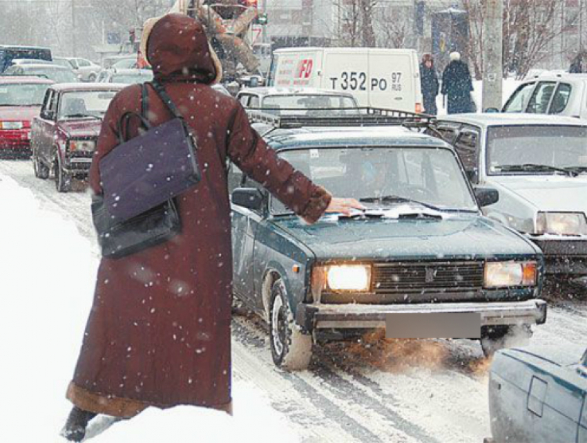 Таксисты «дерут три шкуры» с замерзающих пассажиров