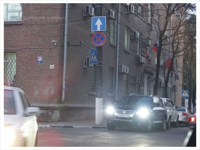 В Ростове оштрафовали водителя внедорожника, который припарковался на «встречке»