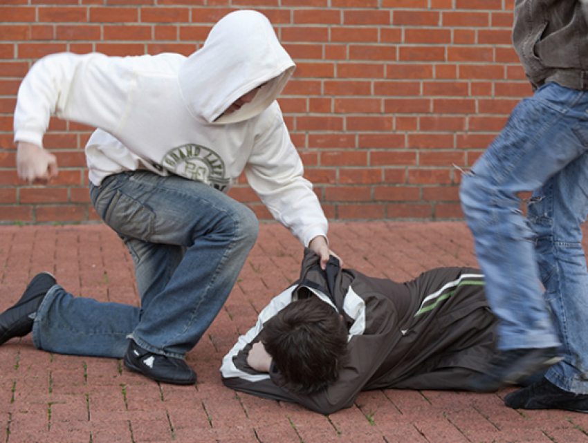 Жертвой жестокого избиения у подъезда стал ростовчанин за отказ дать «прикурить»