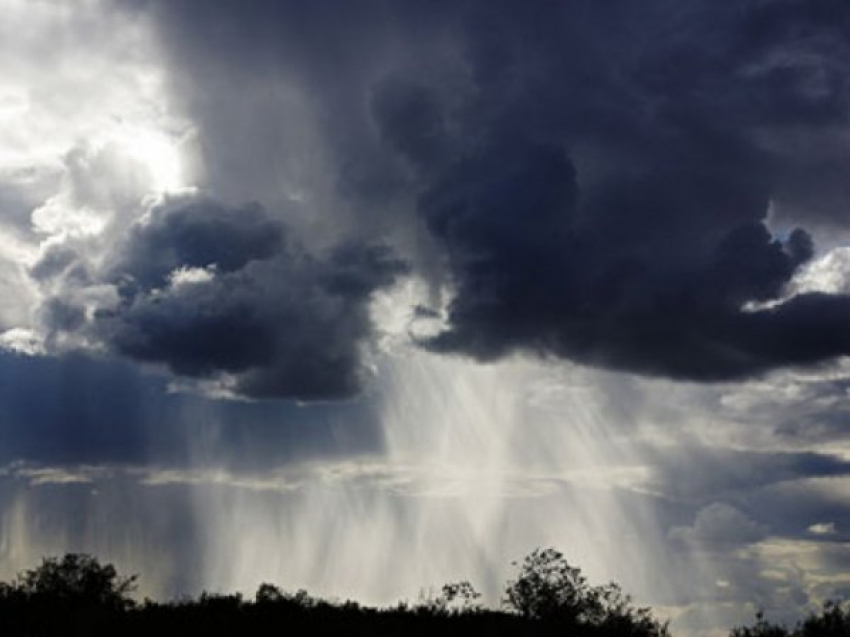 Синоптики прогнозируют грозы и град в Ростовской области