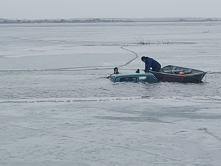 В Ростовской области мужчина утонул вместе с машиной на водохранилище