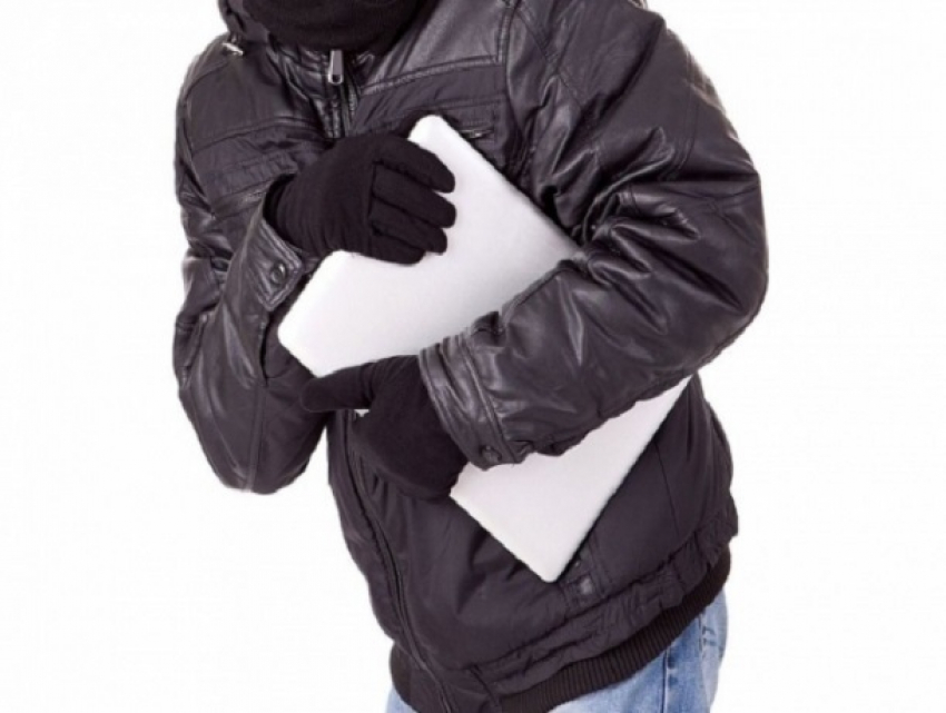 Двух продавщиц обокрал обаятельный знакомый, пообещавший отремонтировать ноутбук 