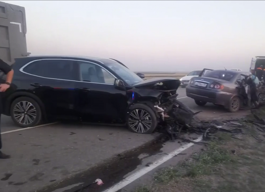 Два человека погибли в массовом ДТП под Ростовом