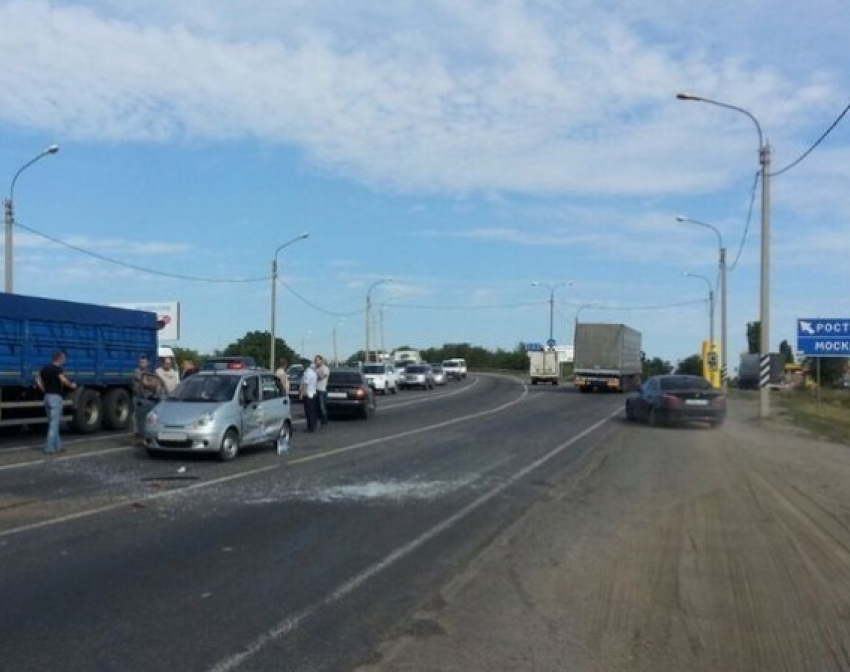 В Ростовской области в ДТП с участием 4 машин пострадали женщина и двое детей