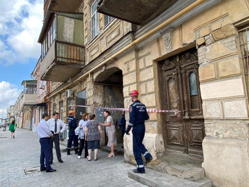 В Ростове обрушились перекрытия в старинном аварийном доме на Станиславского