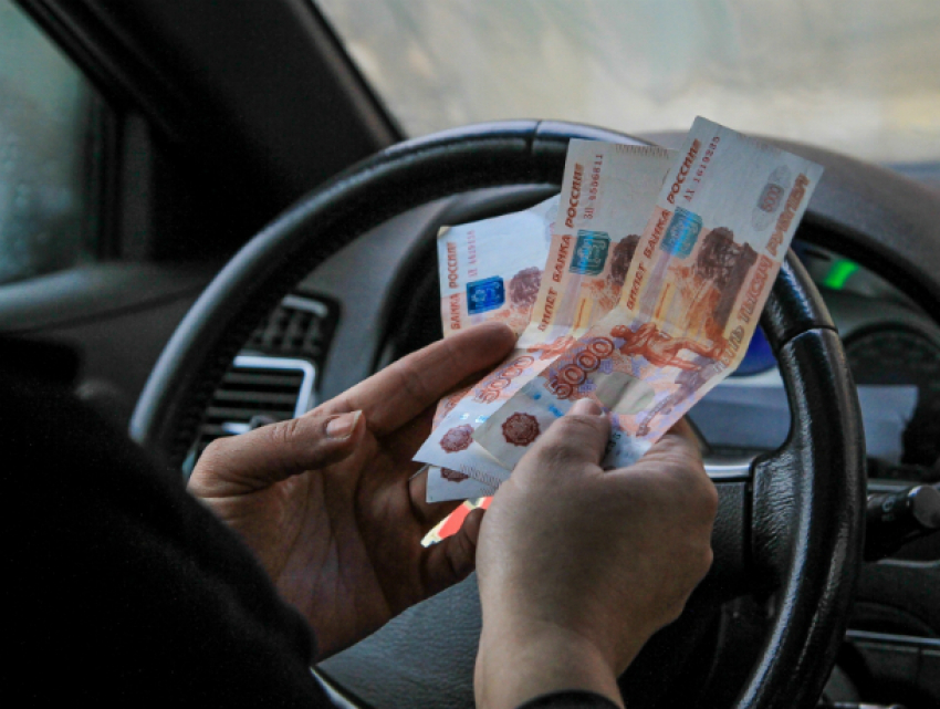 Поездка по городу с непорядочным таксистом обошлась в четверть зарплаты для жительницы Ростова