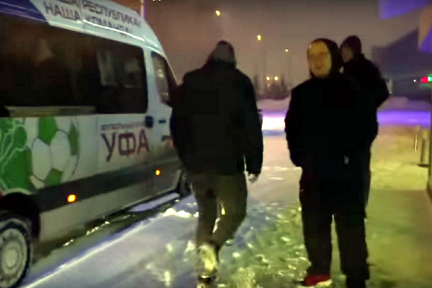 Молодежка «Уфы» через сугробы пробивалась на матч в Ростове