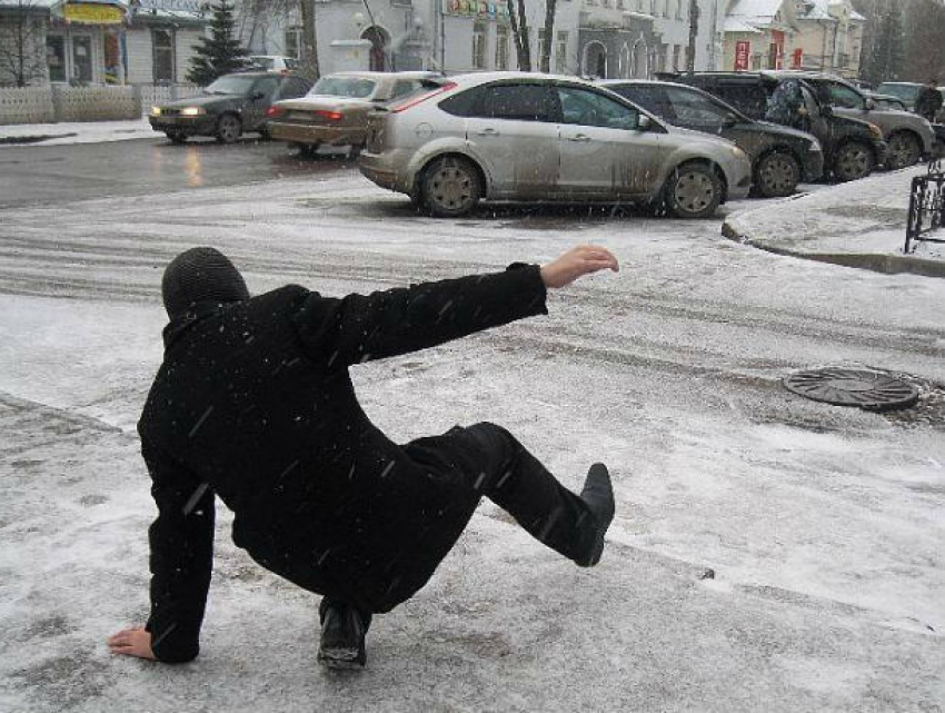 Сколько еще ростовчан пострадают от неочищенных тротуаров