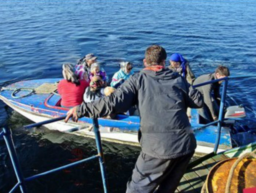 Дыбом стали волосы на голове пассажиров переполненной лодочки, стремящейся ко дну под Ростовом