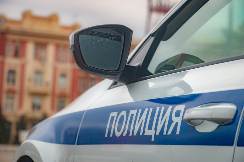 Сотрудники Госавтоинспекции помогли женщине потушить загоревшийся автомобиль в Ростовской области