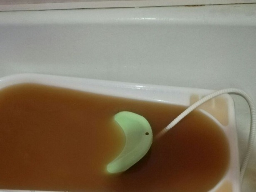 Принять ванну в мутной «кока-коле» пришлось взбешенной матери в Ростове  