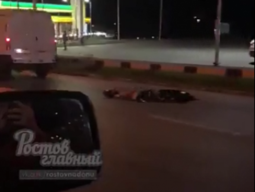 В Ростове у торгового центра насмерть сбили пешехода