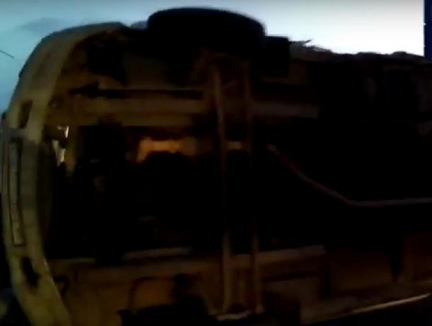 Опубликовано видео места лобового столкновения иномарки с «Газелью» на трассе Ростов - Батайск