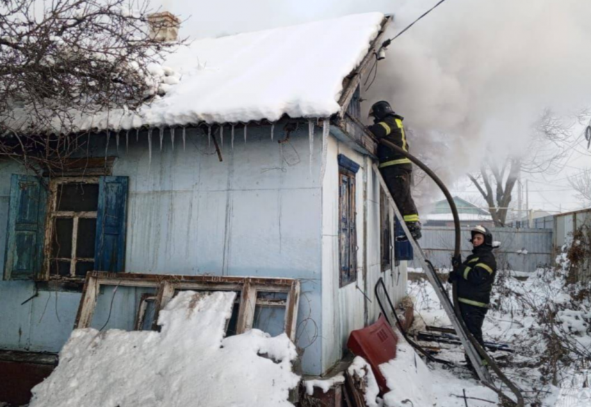 В Ростовской области за сутки на пожарах спасены четыре человека