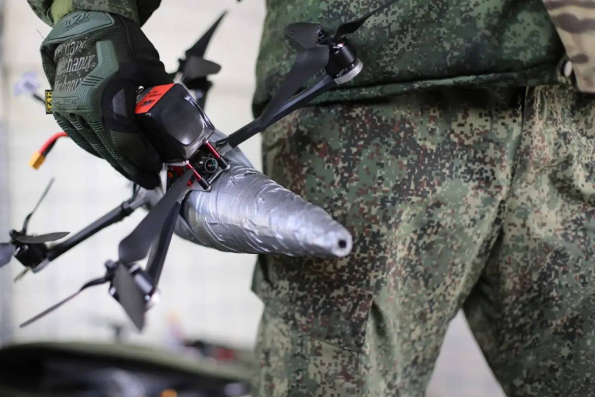 Операторы дронов уничтожили бронетехнику условного противника в ходе обучения на полигоне ЮВО