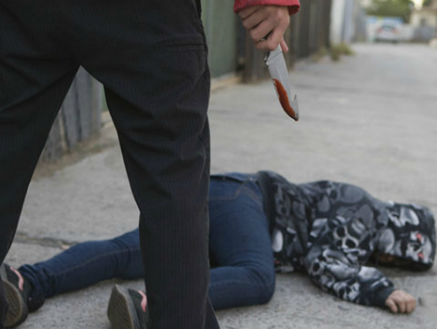 Трое парней зарезали своего 20-летнего знакомого из-за «жирной» банковской карты под Ростовом 