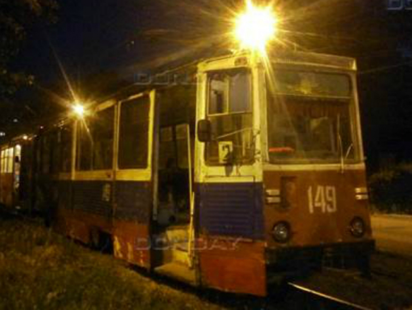 Бесстрашные пассажиры доехали до конечной во вспыхнувшем огнем трамвае в Ростовской области