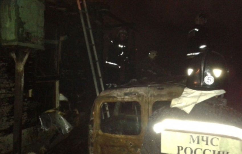 Ночью в Новочеркасске горел жилой дом: погибли двое