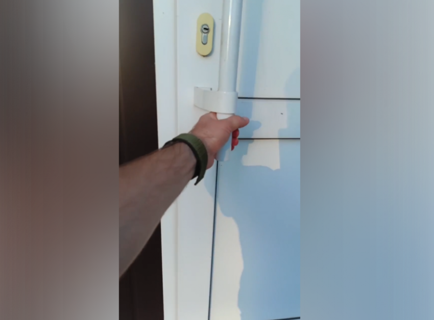 Пляжный сезон на Зеленом острове начался без работающих туалетов
