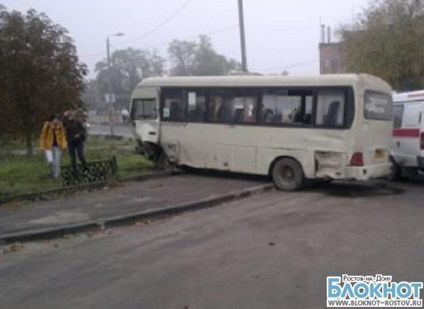 В Ростове в ДТП с маршруткой пострадали шесть человек