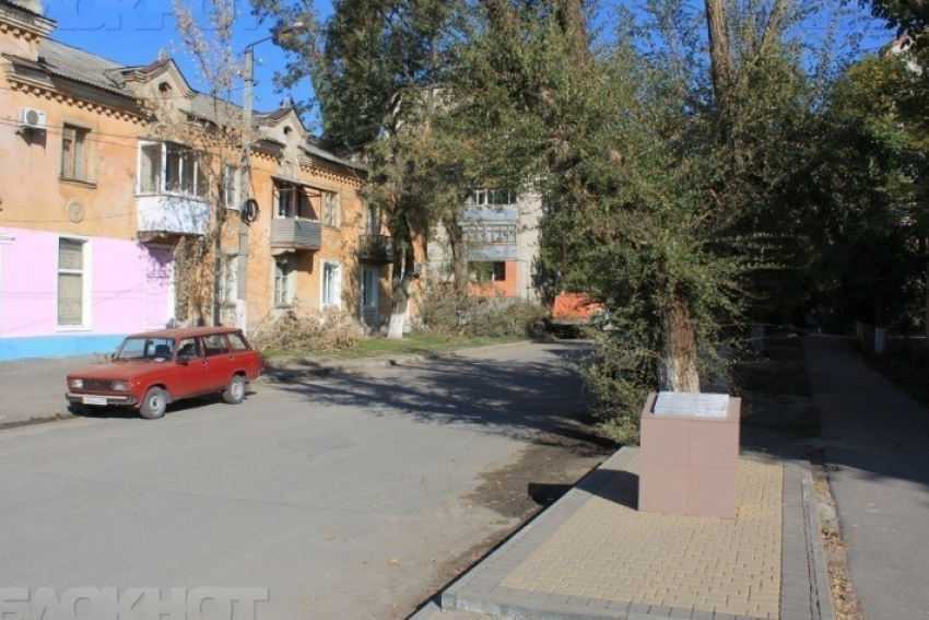 В Новочеркасске «Форд» снес памятник в честь освобождения Крыма