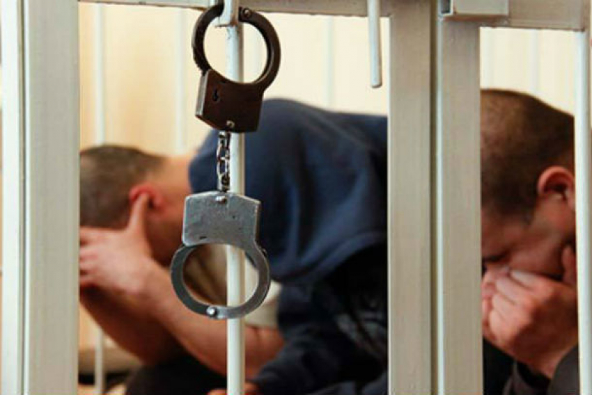 Двое оперативников уголовного розыска в Ростове осуждены за мошенничество