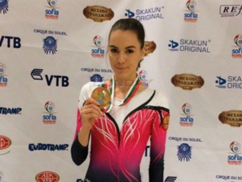 Жительница Ростовской области завоевала чемпионский титул на соревнованиях по прыжкам на батуте