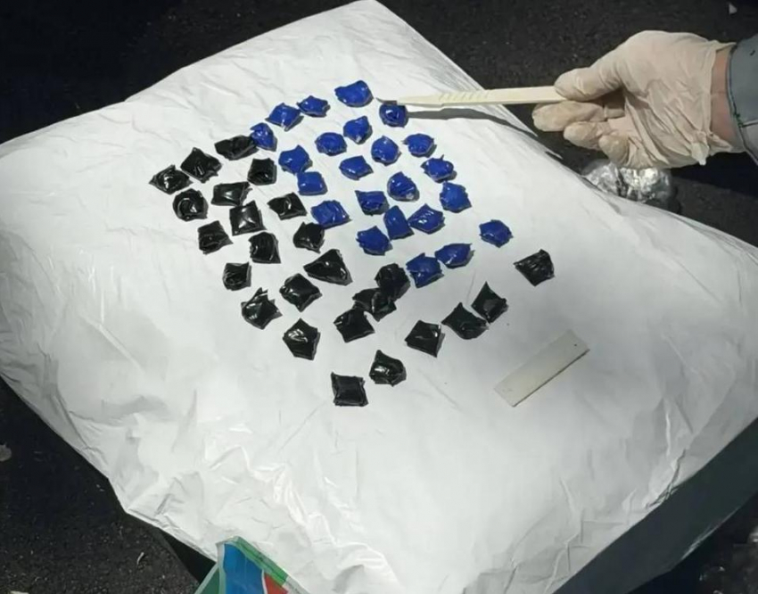 В Ростове полиция задержала водителя со 187 свертками наркотиков