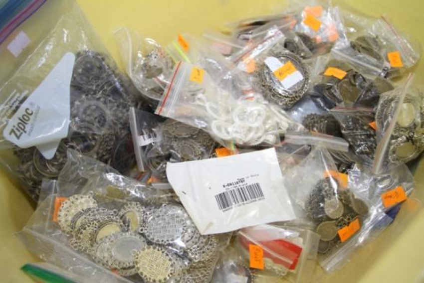 Американского пенсионера с 25 кг бижутерии задержали в Ростове