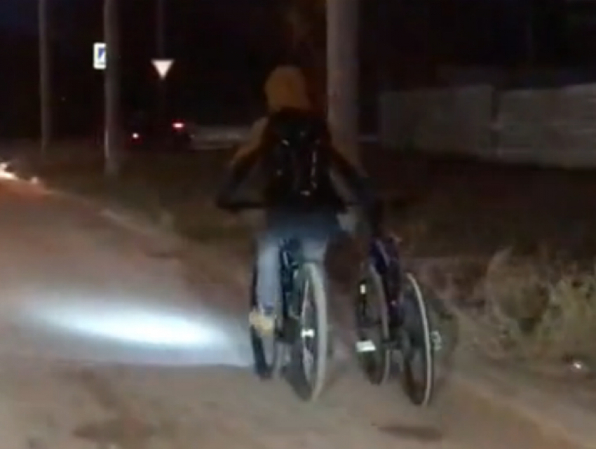 Дико смешной «угон» велосипеда в Ростове сняли на видео