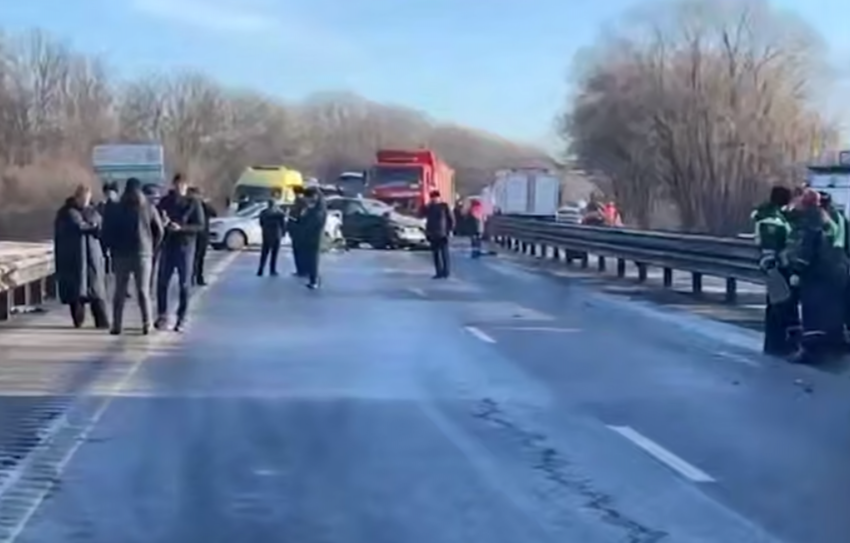 Четыре человека погибли и двое пострадали в жутком ДТП под Ростовом