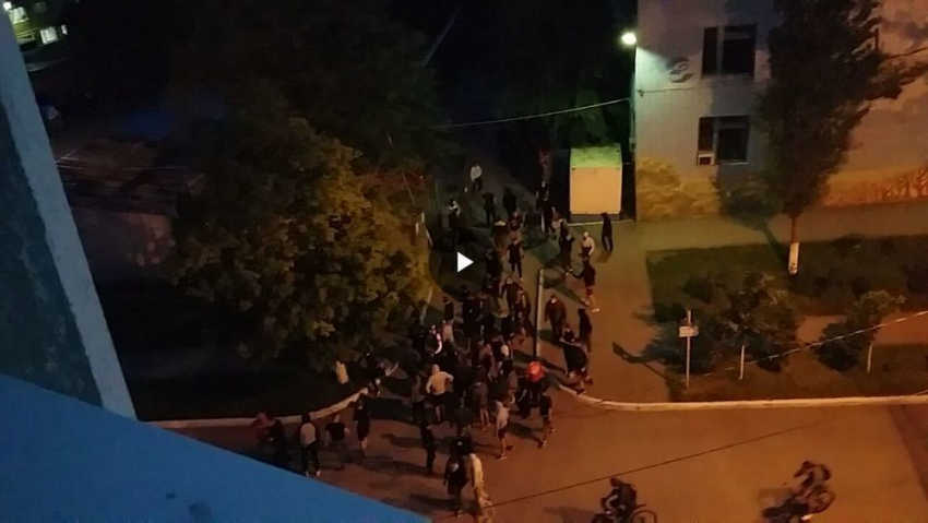  Причиной массовой драки в Ростове стал конфликт фанатских группировок