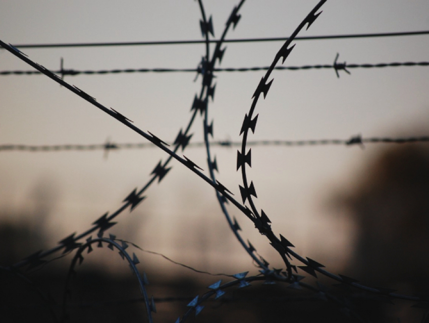 «За свое порвем»: заключенные напали на сотрудников колонии в Ростовской области