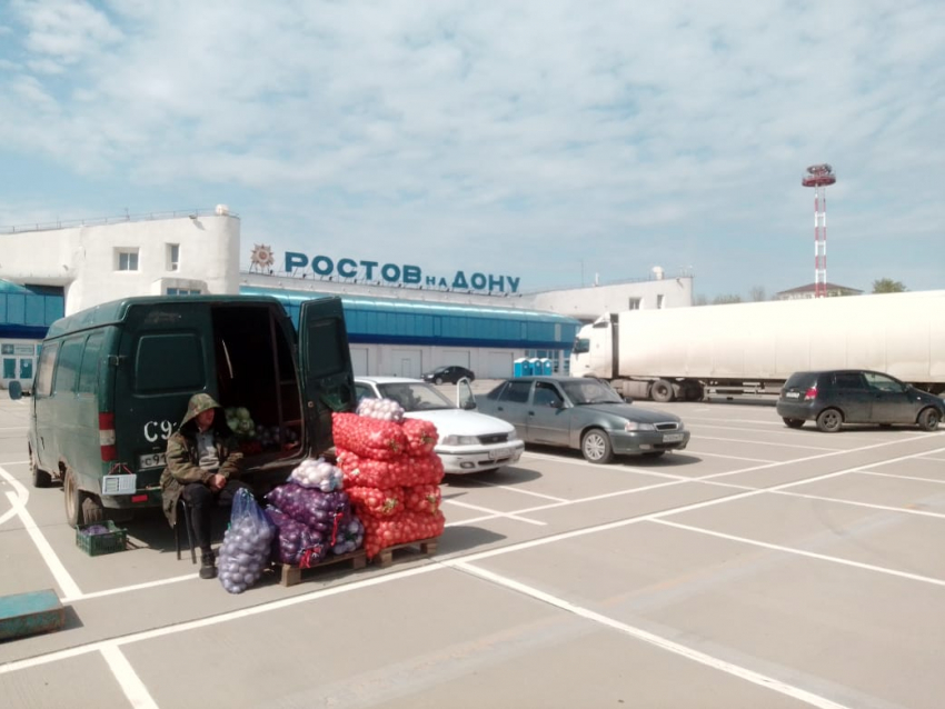 На территории старого аэропорта Ростова начал работать овощной рынок