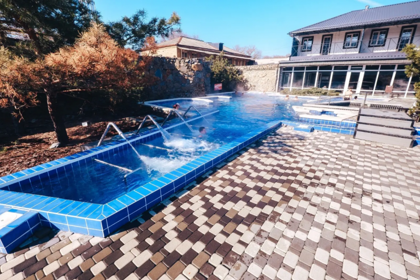 Первомай с шашлыком и баней: в СПА-клубе City Creek рассказали о программе на выходные