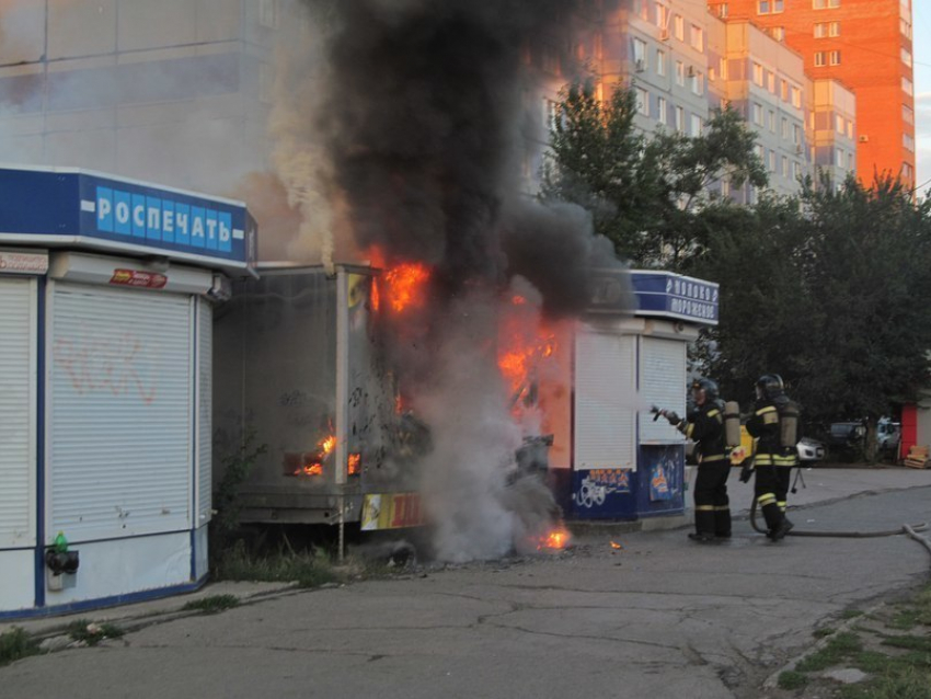  На Мечникова неизвестные подожгли торговый ларек