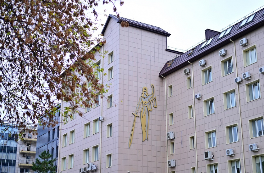 Осужденному за взяточничество юристу из Ростова разрешили вернуться к работе