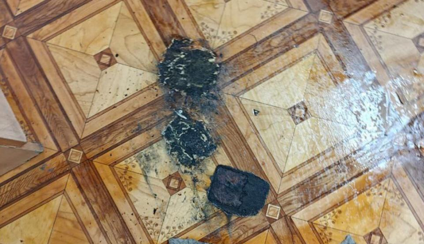 В руках у донского школьника загорелся смартфон