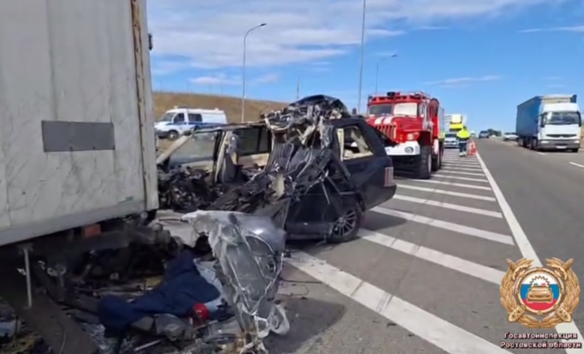 Двое взрослых и ребенок погибли в страшной аварии на трассе в Ростовской области