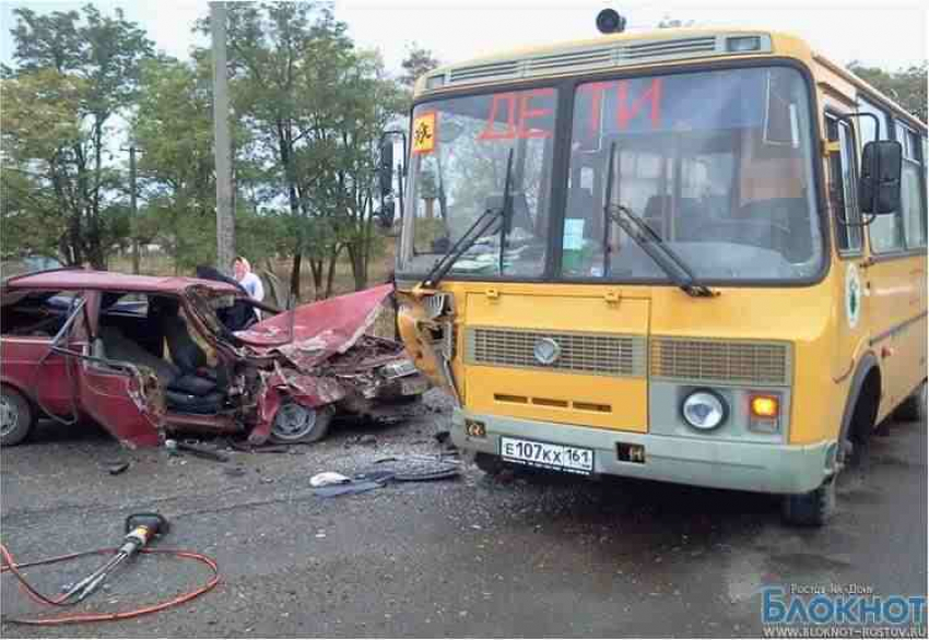 Школьный автобус попал в ДТП в Ростовский области: 1 погиб