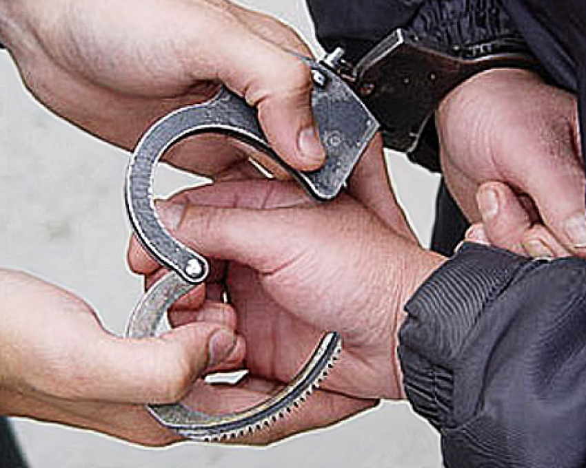 Пограничники в Гуково поймали налетчиков на магазин 