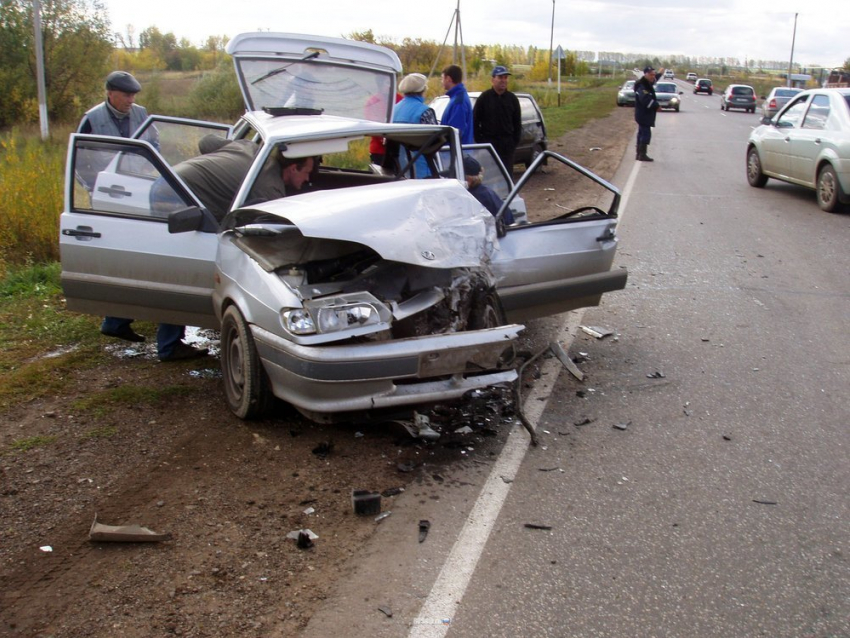 Два человека погибли, 6 ранено в аварии под Ростовом 