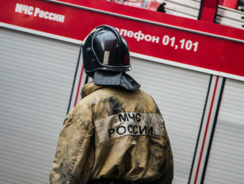 Жильцов многоэтажки в Ростове экстренно эвакуировали из-за пожара