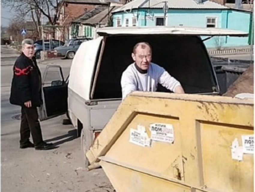 В Ростове сотрудники экоконтроля предотвратили выброс ртутной лампы в контейнер для мусора 