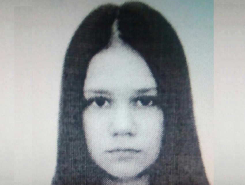 Худенькая 15-летняя школьница с серыми глазами пропала в Ростовской области