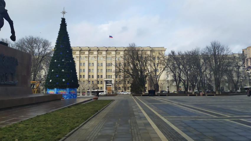 Власти Ростова заявили, что город украшен к Новому году