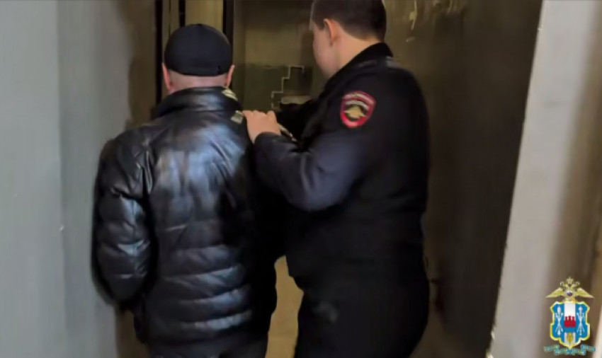 Вооружённые преступники напали на дом в Ростовской области и похитили имущество на 1,7 млн рублей