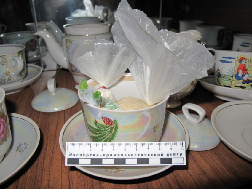 В чайном сервизе у ростовчанина полицейские обнаружили 70 граммов героина