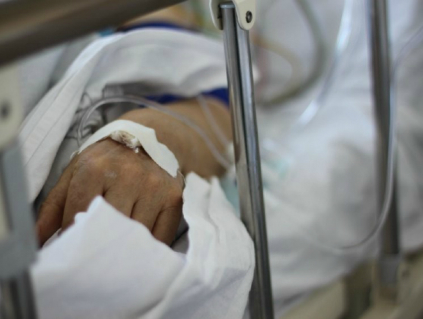 Мужчина получил травму головы в экстремально тормозящем автобусе в Ростове